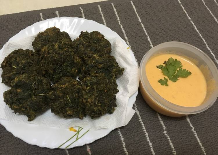 Bakwan bayam (spinach pakora)