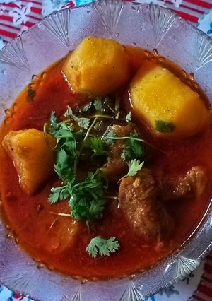 A picture of Hyderabadi Aloo gosht.