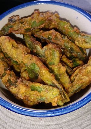 शिमला मिर्च के पट्टी पकौड़े (Shimla mirch ke Patti pakode recipe in hindi) रेसिपी मुख्य फोटो