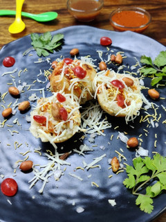 बेक्रड चीजी दाबेली बाईट्स(baked cheesy dabeli bytes recipe in hindi) रेसिपी मुख्य फोटो