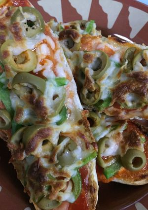 صورة لوصفة بيتزا 🍕 بخبز الصمون
