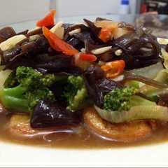 Brokoli Jamur Tofu Saus Tiram রেসিপির প্রধান ছবি