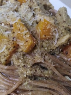 Una foto de Espaguetis y solomillo con salsa de avellanas