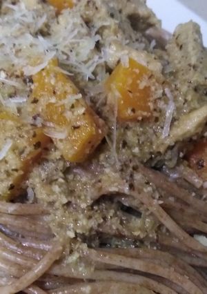Una foto de Espaguetis y solomillo con salsa de avellanas