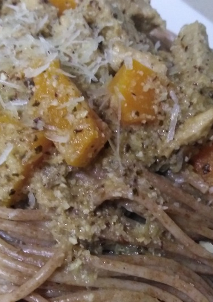 Una foto de Espaguetis y solomillo con salsa de avellanas