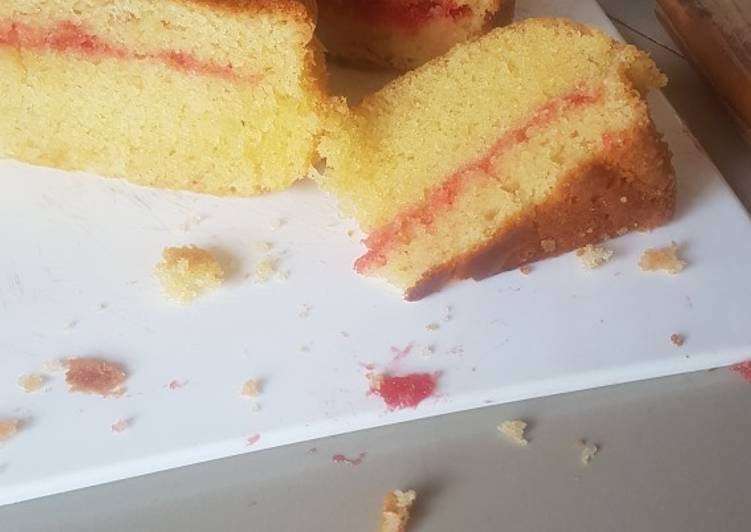 How to Make Super Quick Homemade Victoria sandwich