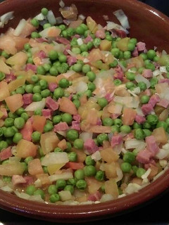 Una foto de Guisantes con jamón