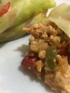 Una foto de Fajita de col rellena de pollo