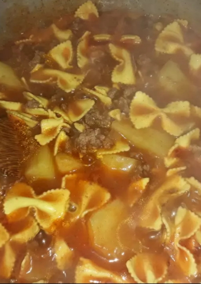 Una foto de Guiso de Fideos moñitos