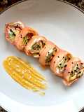 Uramaki di Salmone con Formaggio di Capra, Nduja e Avocado