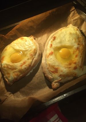 A picture of Georgian Khachapuri.