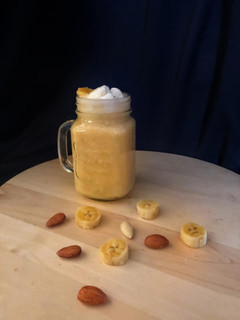 बनाना मिल्क शेक (banana milk shake recipe in hindi) रेसिपी मुख्य फोटो