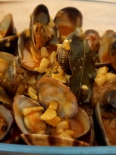 Una foto de Almejas a la marinera 🐚🥘
