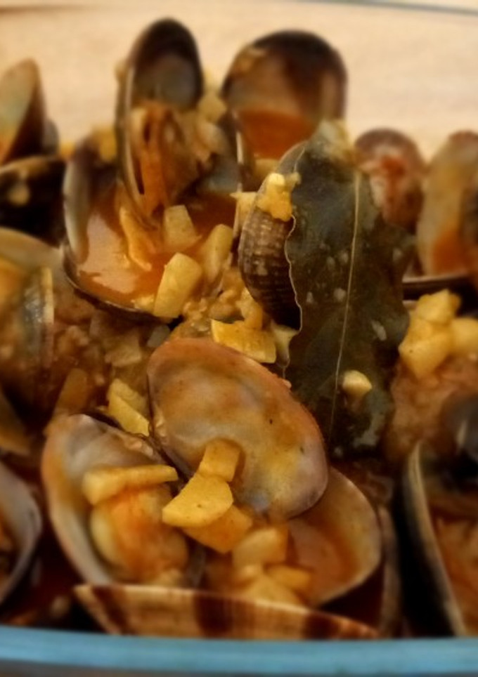 Una foto de Almejas a la marinera 🐚🥘