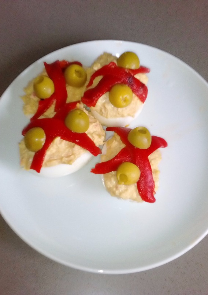 Una foto de Huevos rellenos de atún