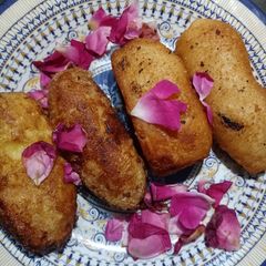 Meethe bread rolls A picture of Meethe bread rolls.