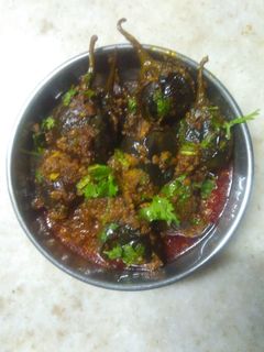 भरवां बैंगन (bharwa baingan recipe in hindi) रेसिपी मुख्य फोटो