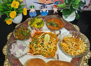 A picture of Kolhapuri Misal.