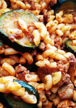 Une photo de Coquillettes viande hachée courgettes