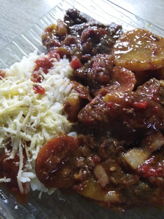 Una foto de Bifes criollos con arroz