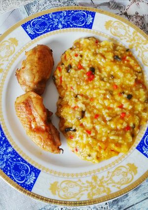 O poză a rețetei Pilaf de orez cu ciuperci și carne de pui.
