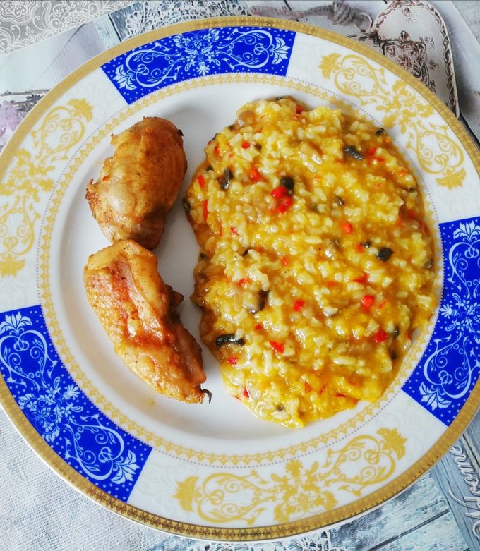 O poză a rețetei Pilaf de orez cu ciuperci și carne de pui.