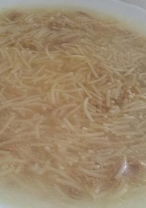 Una foto de Sopa de pollo de mi abuela