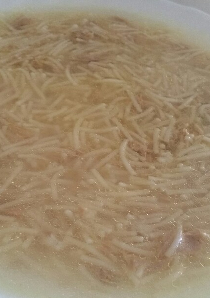 Una foto de Sopa de pollo de mi abuela