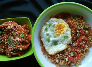 Foto resep Mie Goreng Kimchi + Telur Goreng 1/2 Matang