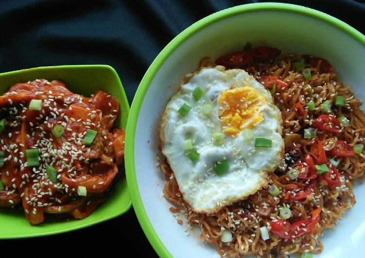 Rahasia Membuat Mie Goreng Kimchi + Telur Goreng 1/2 Matang Untuk Pemula!