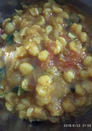 A picture of Chana daal fry.
