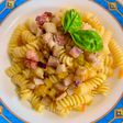 Fusilli con verdure e pancetta croccante