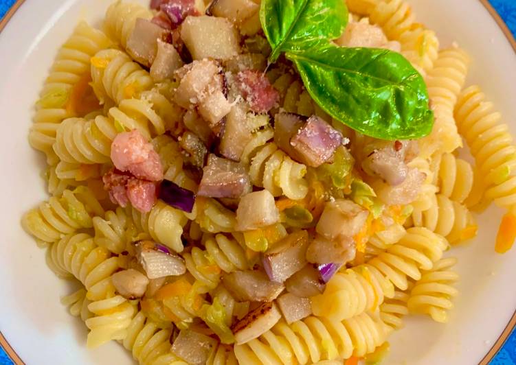 Fusilli con verdure e pancetta croccante