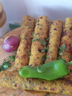 મલ્ટી ગ્રેઇન હરિયાળી થેપલા (Multigrain Hariyali Thepla Recipe In Gujarati) રેસીપી મુખ્ય ફોટો