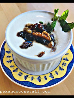 Una foto de Cuajado de yogur y piña