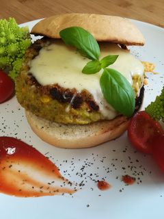 Una foto de Hamburguesa de Romanesco (vegetariana)