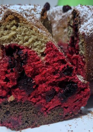 Una foto de BUDÍN De Guineo🍌 (banano) 3 colores, con Arándanos🍒...!