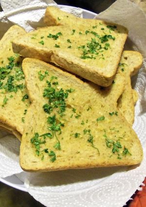 A picture of Garlic Bread.