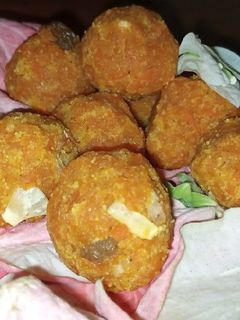 गाजर के लड्डू (gajar ke laddu recipe in Hindi) रेसिपी मुख्य फोटो