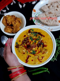 पंजाबी कढ़ी पकोडा(punjabi kadhi pakida recipe in hindi) रेसिपी मुख्य फोटो