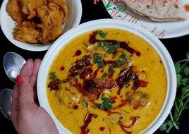पंजाबी कढ़ी पकोडा(punjabi kadhi pakida recipe in hindi)