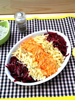 Una foto de Ensalada de remolacha, manzana y zanahoria -veggie