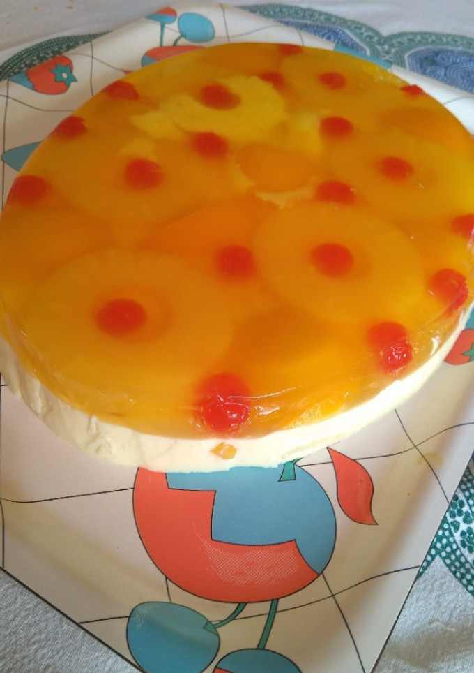 Una foto de Tarta de gelatina de piña