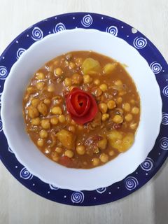 आलू छोले की सब्जी (Aloo chole ki sabzi recipe in hindi) रेसिपी मुख्य फोटो