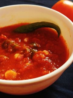टमाटर की चटपटी चटनी (Tamatar ki chatpati chutney recipe in hindi) रेसिपी मुख्य फोटो