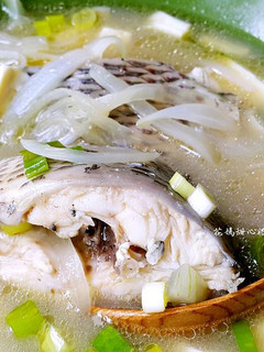 洋蔥味噌鯛魚湯 的食譜成品照片