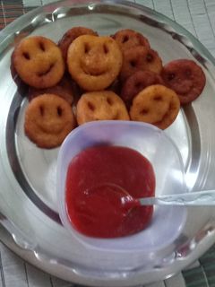 आलू के स्माइली (Aloo smiley recipe in Hindi) रेसिपी मुख्य फोटो