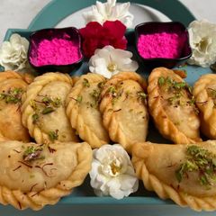 Kesariya Mawa Gujiya A picture of Kesariya Mawa Gujiya.