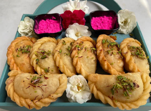 A picture of Kesariya Mawa Gujiya.