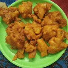 A picture of Kanda bhajia.